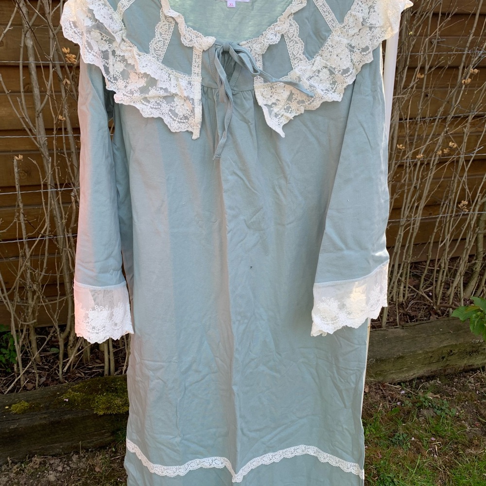 Karni Ganny Ladies Nightgown Vintage Victorian